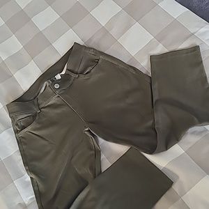 Army green crop pants! Super stretch ! Fitted! Very soft.